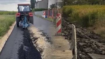 Rolnik zaorał asfalt w Gliwicach, teraz się tłumaczy. "Śmieszne pieniądze oferowali"