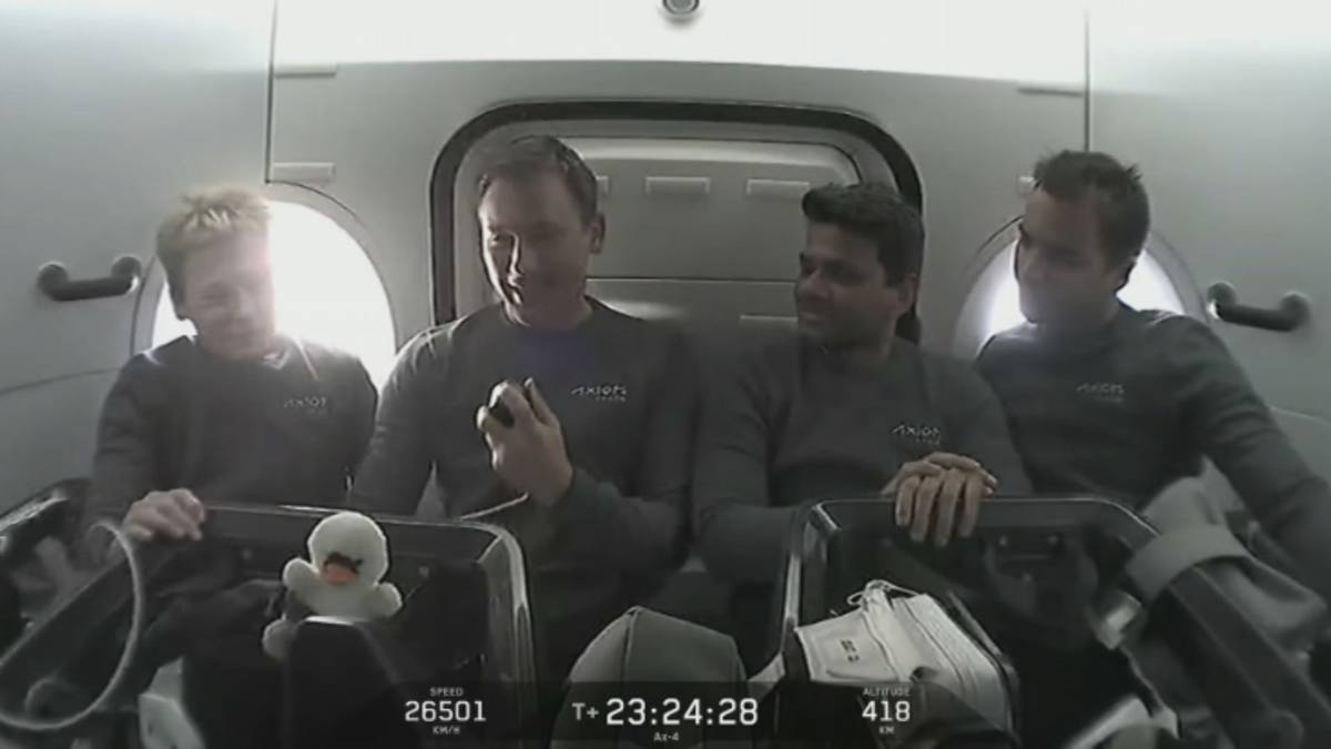 Sławosz Uznański-Wiśniewski na orbicie. "Pozdrowienia z kosmosu"
