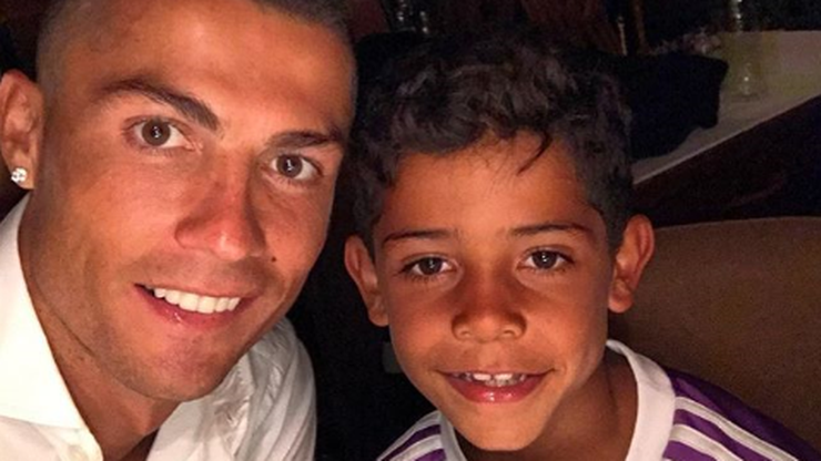 Uczeń przerośnie mistrza? Ronaldo Junior popisał się golem z przewrotki (WIDEO)