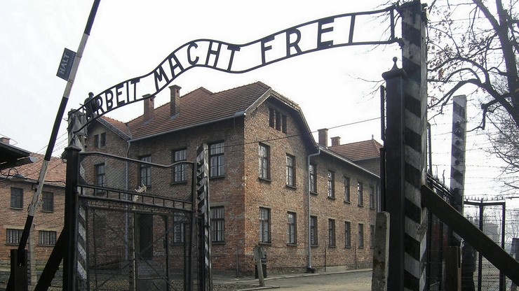 Międzynarodowy Komitet Oświęcimski liczy na ujęcie Niemki skazanej za negowanie Holokaustu