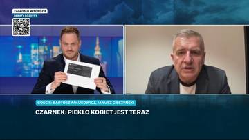 Dwa portrety podzielone na dwie części ekranu. Po lewej, mężczyzna w garniturze pokazuje kartkę z tekstem. Po prawej, starszy mężczyzna patrzy prosto w kamerę.
