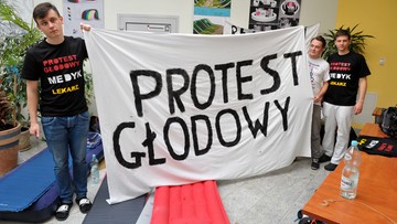 Lekarze rezydenci z Gdańska i Wrocławia dołączają do protestu głodowego 