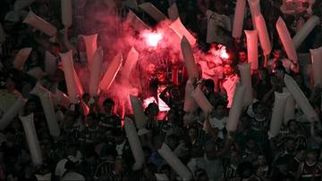 Pomylili halę ze stadionem? Mecz siatkarek przerwany przez race