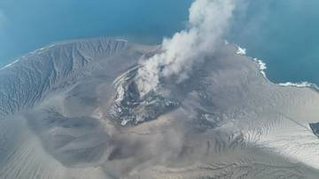 Erupcja wulkanu sparaliżowała lotniska. Utknęło 270 tys. osób