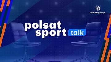 Grafika z logo Polsat Sport Talk na tle studia z dwoma fotelami.