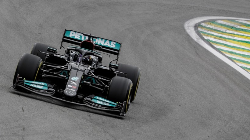 GP Brazylii: Lewis Hamilton najszybszy w piątkowych kwalifikacjach
