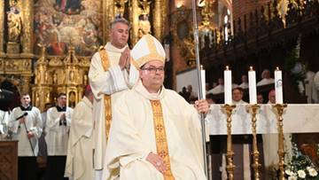 "Twoja twarz jakby zniknie pod tym słowem". Polska ma nowego biskupa