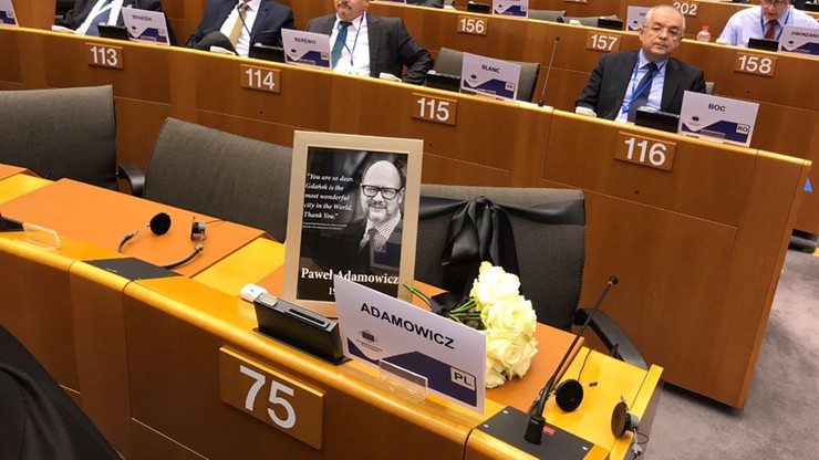 Komitet Regionów UE uczcił minutą ciszy Pawła Adamowicza i inne ofiary terroru