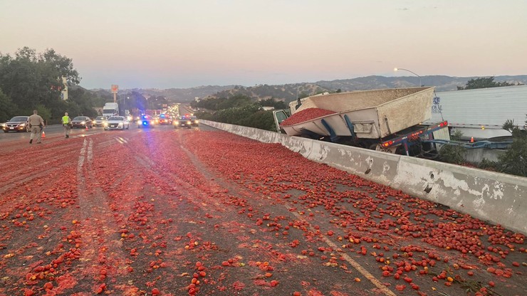 USA: Autostrada zasypana pomidorami. Samochody wpadały w poślizg