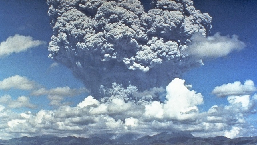 Erupcja wulkanu Pinatubo na Filipinach w 1991 roku. Fot. USGS / Dave Harlow.