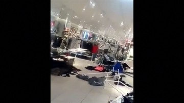 Sklepy H&M w Afryce zdemolowane  w reakcji na bluzę "Coolest monkey in the jungle"