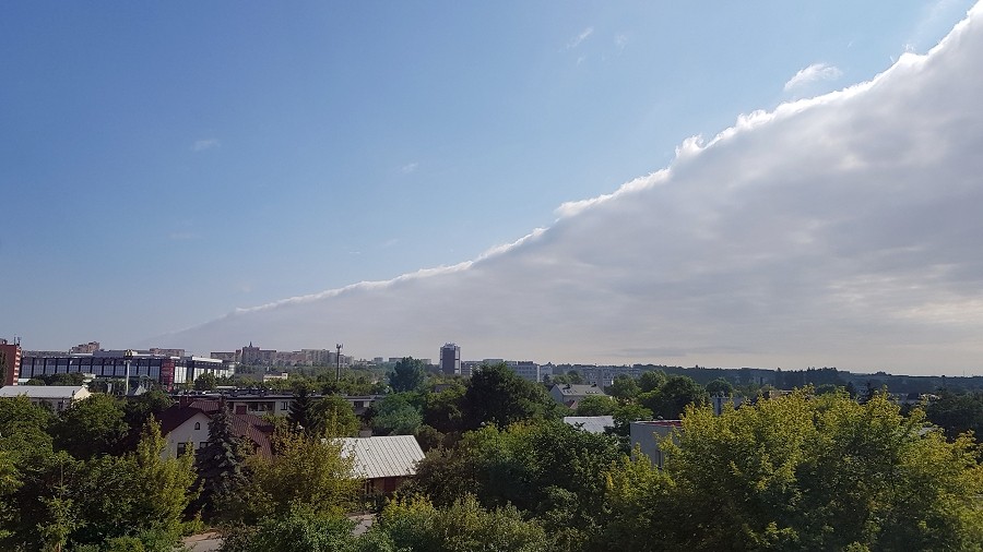 Chmury podzieliły niebo w Kielcach. Fot. Darek / TwojaPogoda.pl