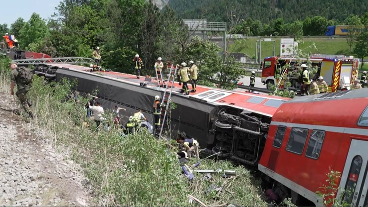 Niemcy. Wykoleił się regionalny pociąg. Co najmniej cztery osoby nie żyją, kilkudziesięciu rannych