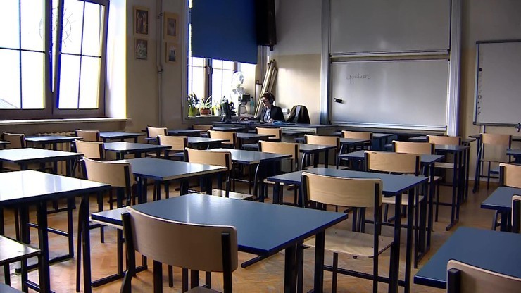 Maturzyści i ósmoklasiści wrócą do szkół po feriach? Minister edukacji wyjaśnia