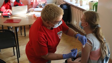 Ilu Polaków popiera obowiązkowe szczepienia? Sondaż 