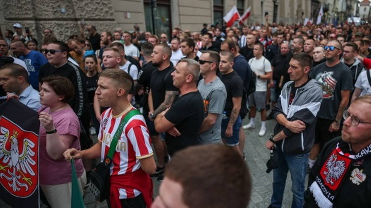 Protesty przeciwko imigracji w całym kraju. Ważny apel policji