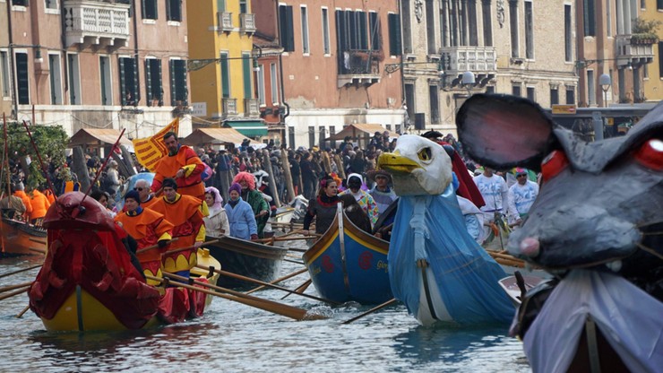 Wenecja: tysiące ludzi na pierwszych imprezach karnawału