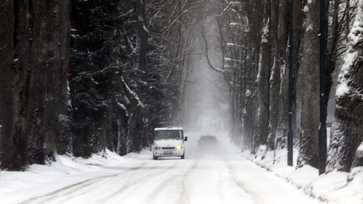 Śnieg utrudnia jazdę na południu Polski. W Czechach zamknięto jedną z tras dla ciężarówek