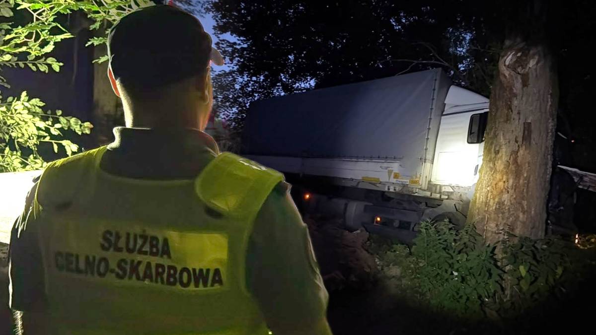 Szaleńczy pościg za kierowcą ciężarówki. Przewoził żrące substancje