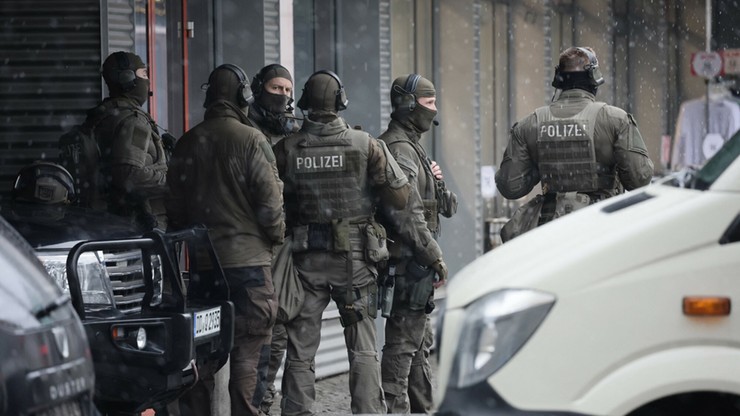 Niemcy. Akcja policji w Dreźnie. Mężczyzna zabił matkę. Potem wziął zakładników