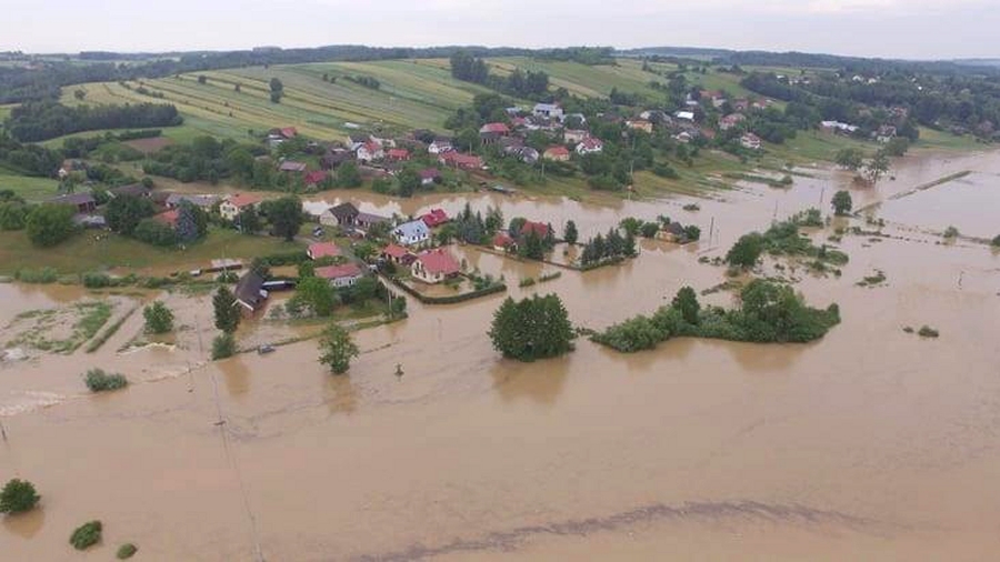 Gmina Modliborzyce pod wodą. Fot. Hubert Ryfiński.