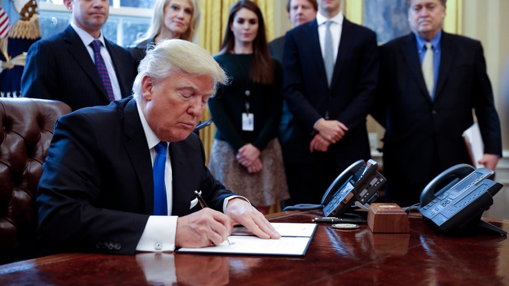 Trump podpisał dekret o budowie muru na granicy z Meksykiem