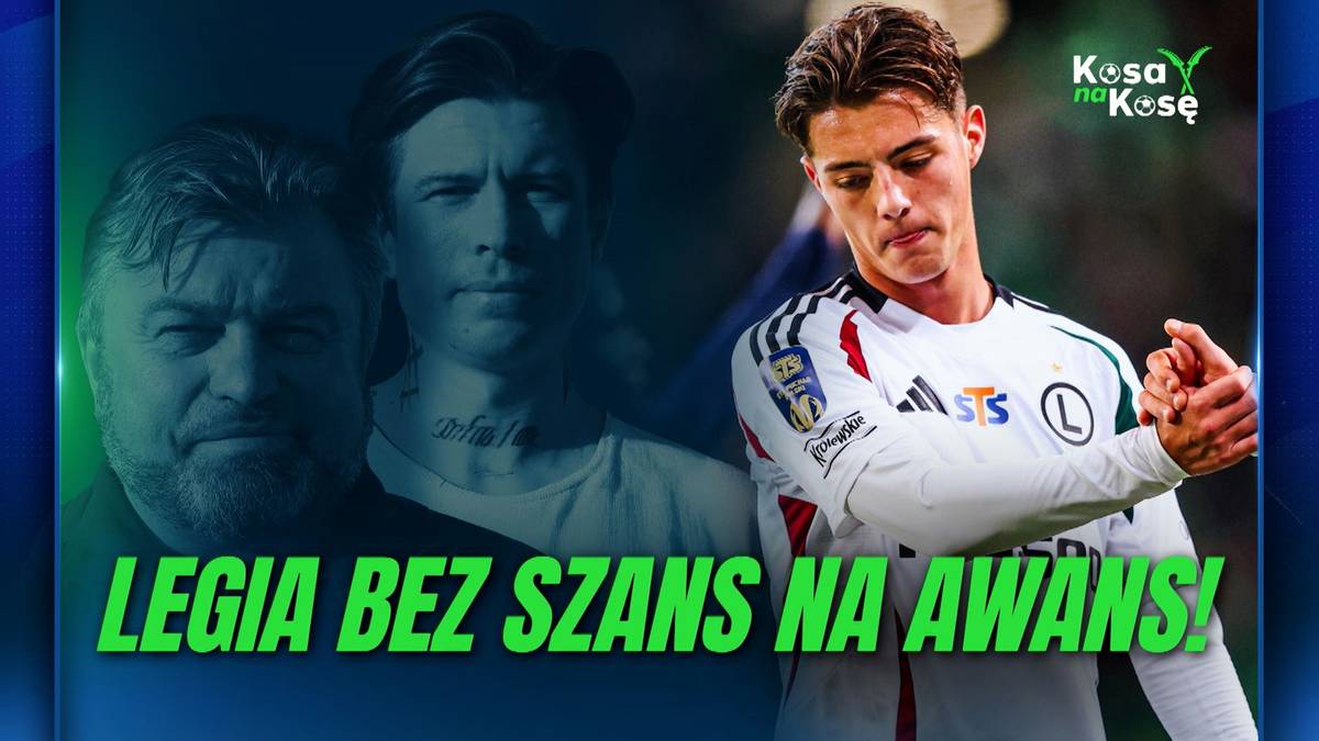 Zdjęcie przedstawia dwóch mężczyzn w tle, z których jeden ma siwe włosy i brodę, a drugi ma ciemne włosy. Na pierwszym planie znajduje się młody piłkarz w białej koszulce z herbem Legii Warszawa, patrzący w bok z zaciętą miną. W tle widoczny jest napis "Kosa na Kosę" oraz "LEGIA BEZ SZANS NA AWANS!".