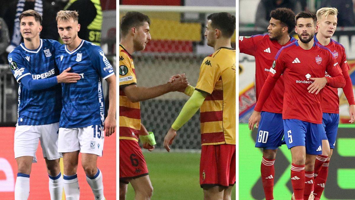 Trzy panele z fragmentami zdjęć piłkarzy w niebieskich i czerwonych strojach. Na pierwszym panelu dwaj piłkarze w niebieskich strojach pozują razem. Na drugim panelu dwaj piłkarze w żółtych i czerwonych strojach podają sobie ręce. Na trzecim panelu kilku piłkarzy w czerwonych strojach idzie razem.