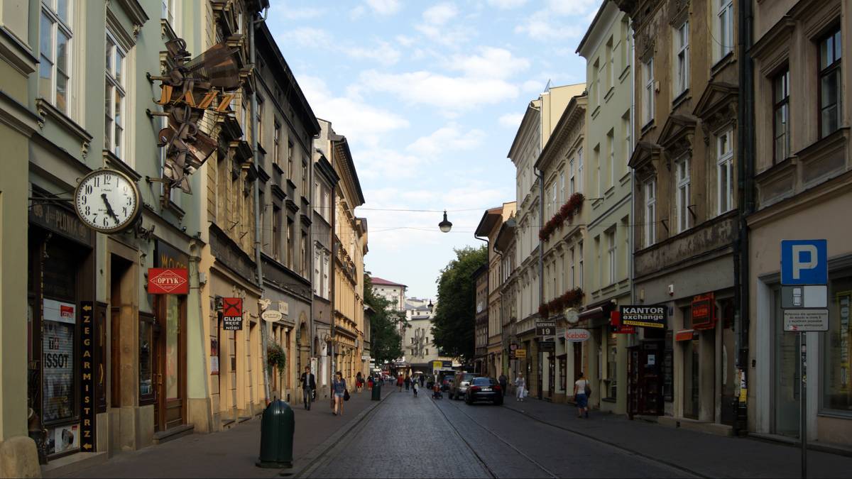 Turyści w Krakowie niemało się zdziwią. Smok niesie tam zakupy