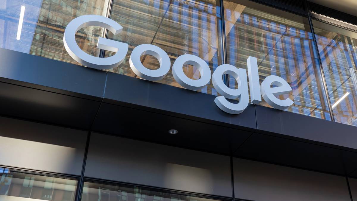 Logo Google na budynku.