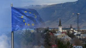 Unia Europejska kusi wyspiarski kraj. Obywatele żądają referendum