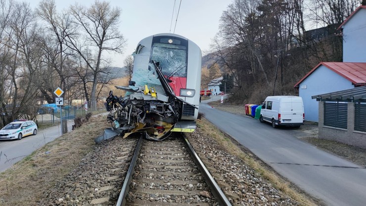 Uszkodzony został również pociąg