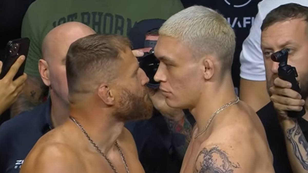 Dw&oacute;ch zawodnik&oacute;w MMA podczas ważenia przed galą UFC w Belgradzie.