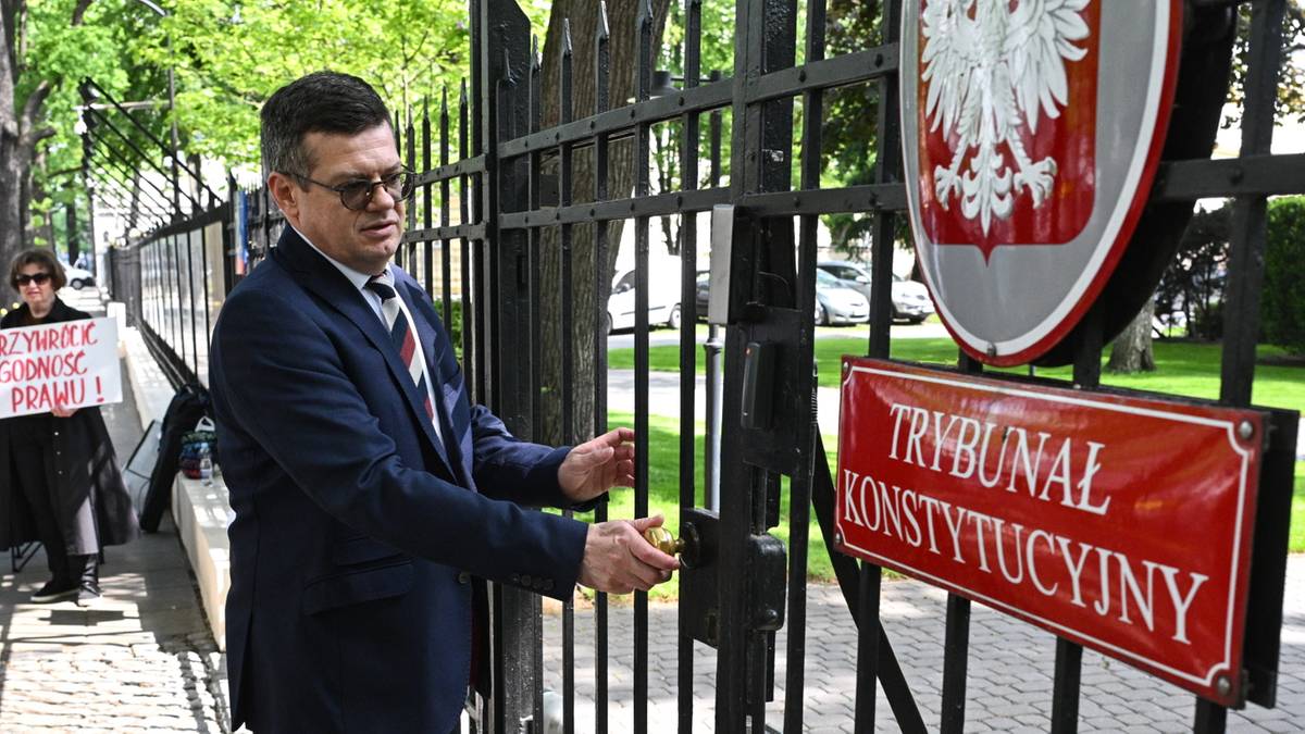 "Próba wejścia nieuprawnionych osób". Incydent pod siedzibą T