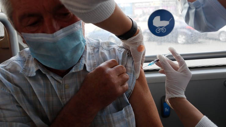 Szef WHO: bogate kraje powinny się powstrzymać przed podawaniem trzeciej dawki szczepionki