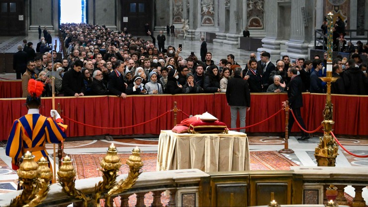 Pogrzeb Benedykta XVI. Ciało papieża emeryta spocznie w krypcie po Janie Pawle II