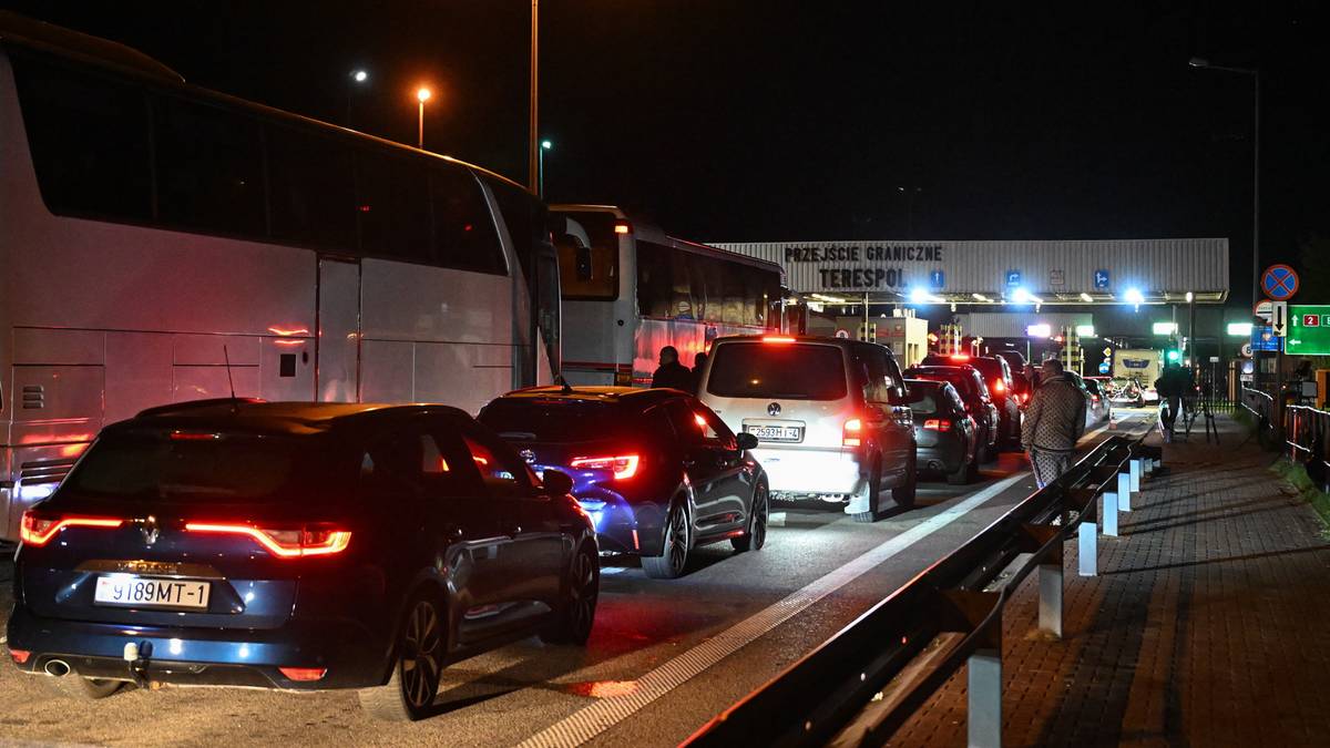 Przejścia graniczne z Białorusią otwarte. W kolejkach stało kilkaset aut