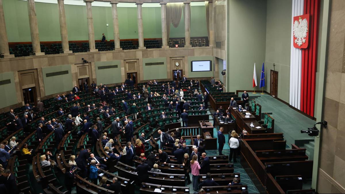 Koalicja Obywatelska traci władzę. Najnowszy sondaż