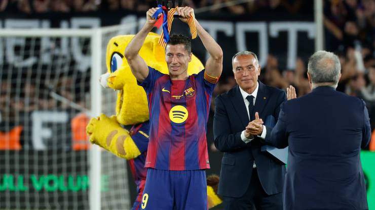 Robert Lewandowski pożegnany na Camp Nou