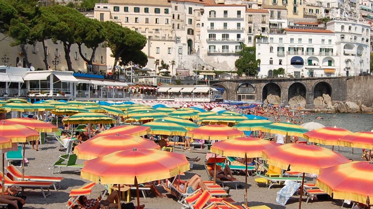 Włochy: zakaz wnoszenia jedzenia na prywatne plaże rozwściecza turystów
