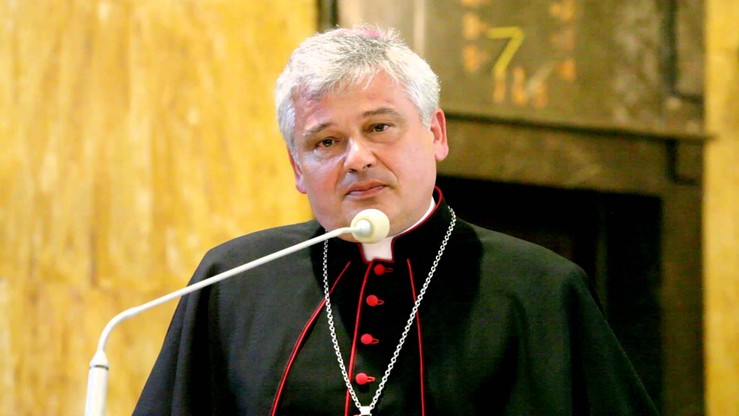 Papieski jałmużnik abp Krajewski oddał mieszkanie rodzinie z Syrii