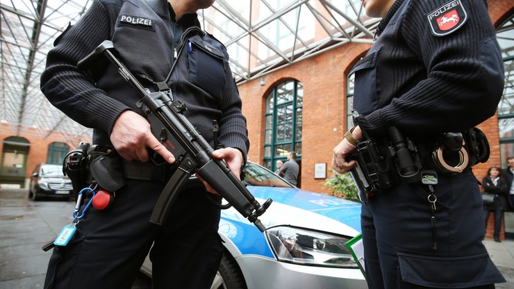 Niemcy: zatrzymano trzy osoby związane z zamachami w Paryżu