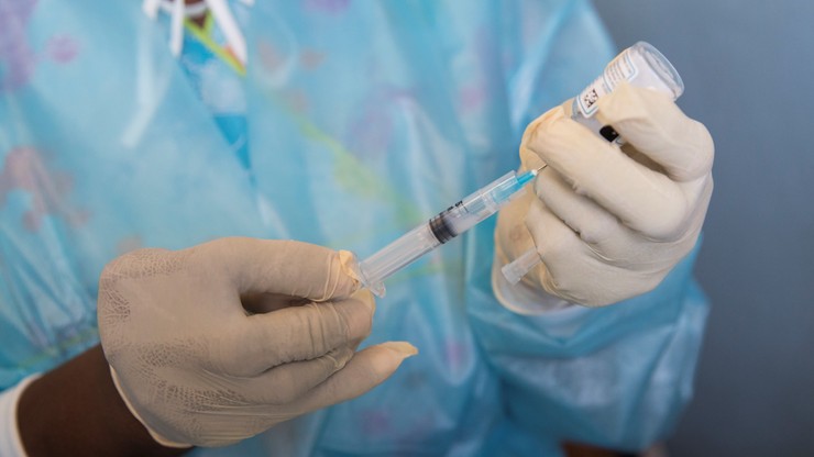 Media: Wielka Brytania zrezygnuje z masowych szczepień dzieci