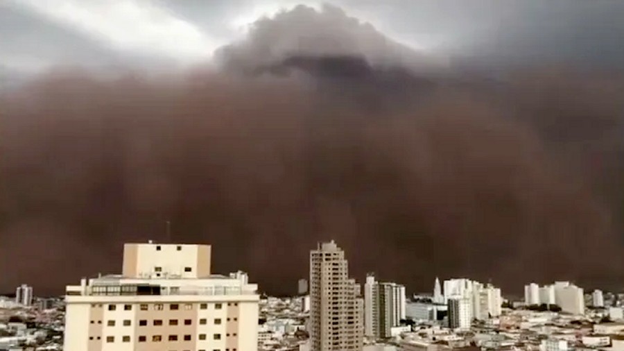 Burza piaskowa nad São Paulo w Brazylii. Fot. YouTube / Rodrigo Brolo.