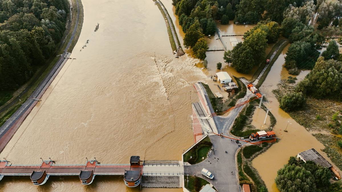 Odkryto dwa ciała na terenach powodziowych. Komunikat policji