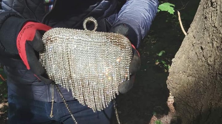 Burmistrz znalazł "skarb" podczas sprzątania lasu. Trwają poszukiwania właściciela