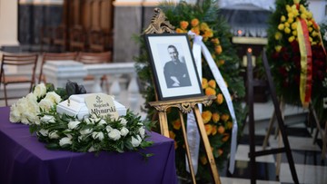 Uroczystości pogrzebowe Wojciecha Młynarskiego. "Pokazywał, że można iść swoją drogą z podniesionym czołem"