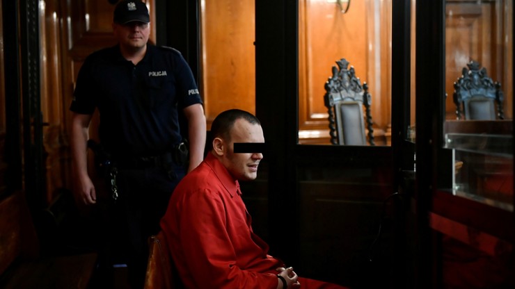 Stefan W. oskarżony o zabójstwo Pawła Adamowicza, na czwartkowej rozprawie przed Sądem Okręgowym w Gdańsku uśmiechał się i zagadywał policjantów.