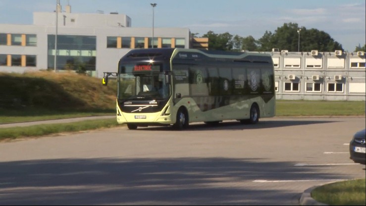 Będą wozić pasażerów za darmo. Elektryczne autobusy testowane we Wrocławiu