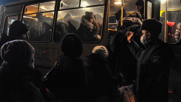 Kryzys Rosja-Ukraina. Ewakuacja z Donbasu. Obywatele Ukrainy w autobusach bez jedzenia